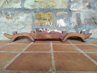 Yugo de madera antiguo