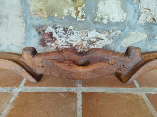 Yugo de madera antiguo