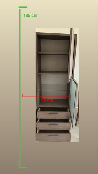 Mueble salón madera con vitrina y TV