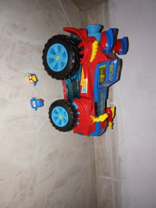 Coche Super Zings