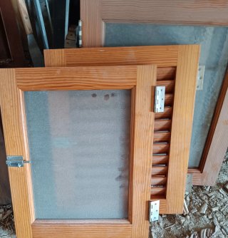 Diferents Puertas, madera noble. Alguns antiguas