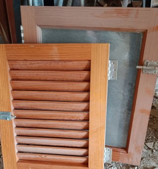 Diferents Puertas, madera noble. Alguns antiguas