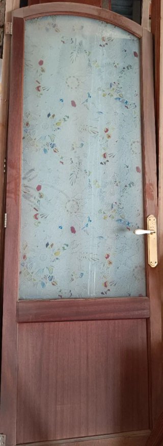 Diferents Puertas, madera noble. Alguns antiguas
