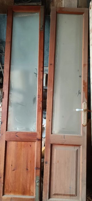 Diferents Puertas, madera noble. Alguns antiguas