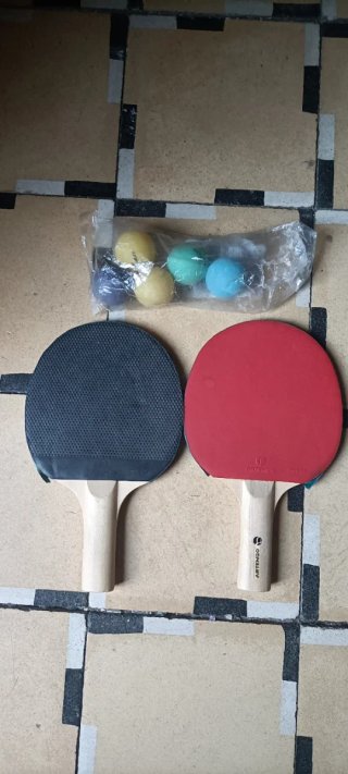 Set de 2 Palas de Ping Pong y 5 Pelotas
