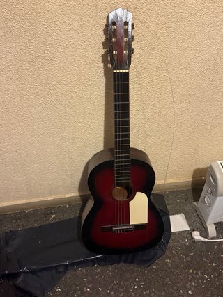 Guitarra Acústica con Acabado Degradado