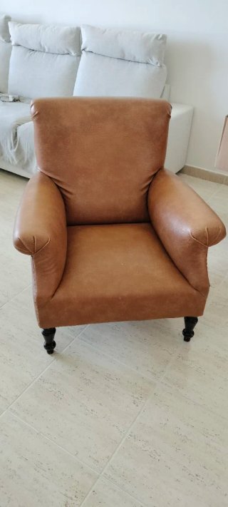 Sillón de piel marrón
