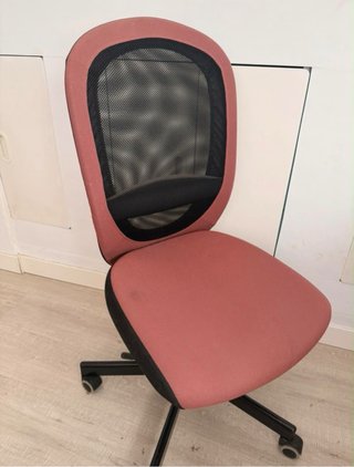 Silla de escritorio Ikea rosa y negra