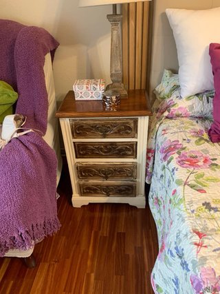 Armario de Madera de Castaño con mesillas y comoda