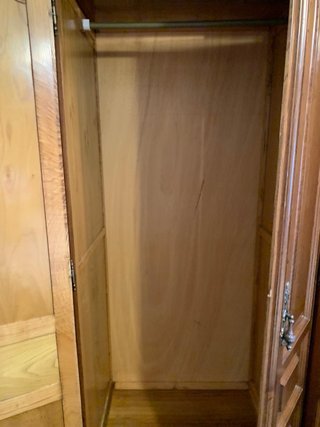 Armario de Madera de Castaño con mesillas y comoda