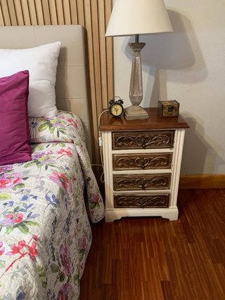 Armario de Madera de Castaño con mesillas y comoda