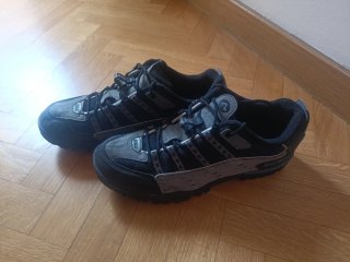 Zapatillas Spinning Negras y Grises