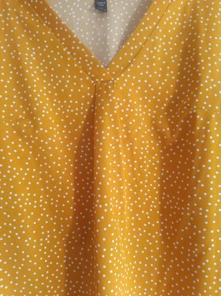 Camisa naranja lunares blancos