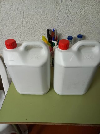 1 Garrafas de Plástico Blancas