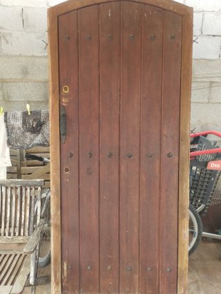 Puerta madera medio punto