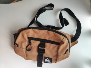 Riñonera Quiksilver Marrón y Negra