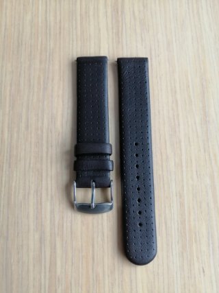 Correa de reloj de cuero perforado