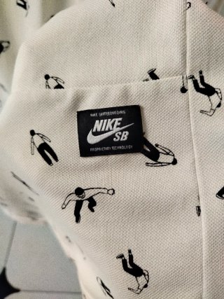 Polo Nike SB X Geoff Mcfetridge Colaboración