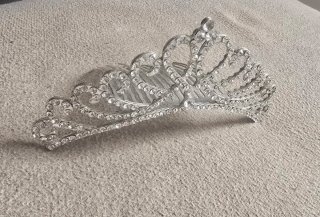 Tiara brillante con pedrería