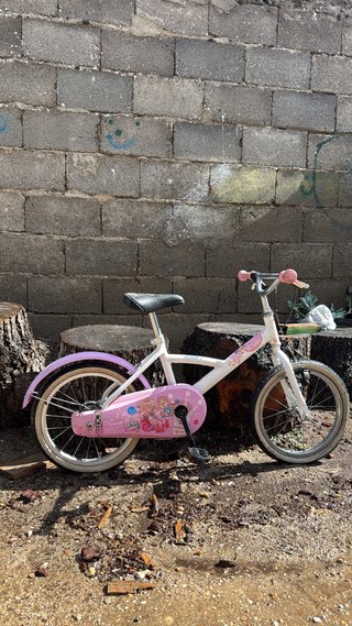 Bicicleta btwin decathlon niña rosa y blanca