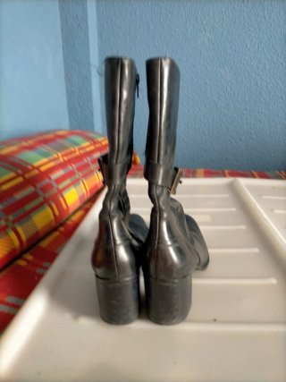 Botines Negros de Caña Alta