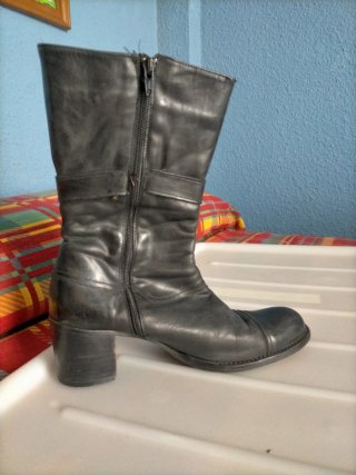 Botines Negros de Caña Alta