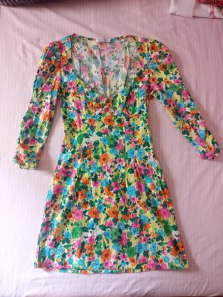 Vestido floral Stradivarius