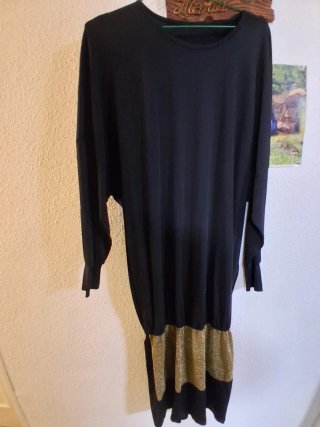 Vestido de fiesta negro y dorado