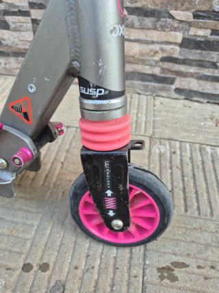 Patinete Oxelo rosa y negro