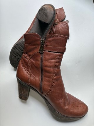Botines de Piel Marrón Cressy con Tacón