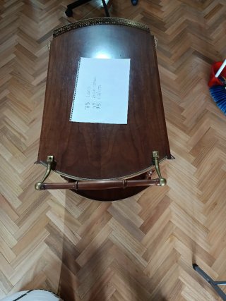 Mesa de bebidas de madera