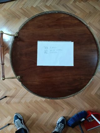 Mesa de bebidas de madera