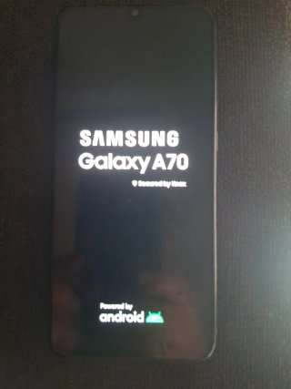 Samsung Galaxy A70 128GB con protector vidrio pant