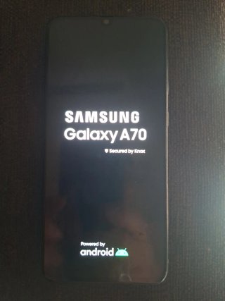 Samsung Galaxy A70 128GB con protector vidrio pant