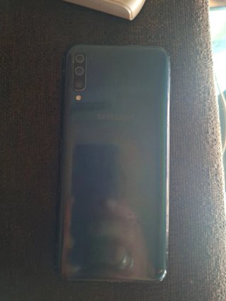 Samsung Galaxy A70 128GB con protector vidrio pant