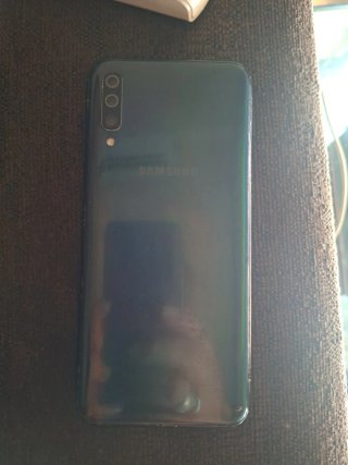 Samsung Galaxy A70 128GB con protector vidrio pant