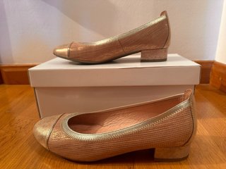 Bailarinas marca Hispanitas tacón bajo nude/dorado