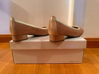 Bailarinas marca Hispanitas tacón bajo nude/dorado