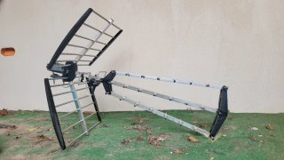 Antena TV TDT UHF de triple mástil