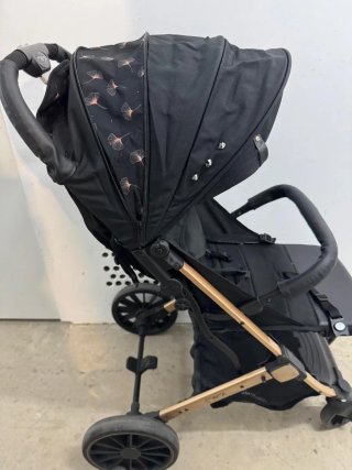 Carrito de Bebé Negro y Dorado