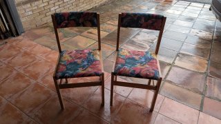 Pack 2 Sillas Madera Tapizadas Flores. 40€ pack