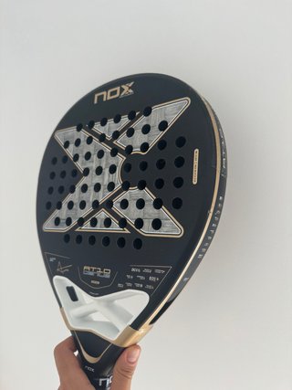 Pala de pádel Nox AT10 18K 2026