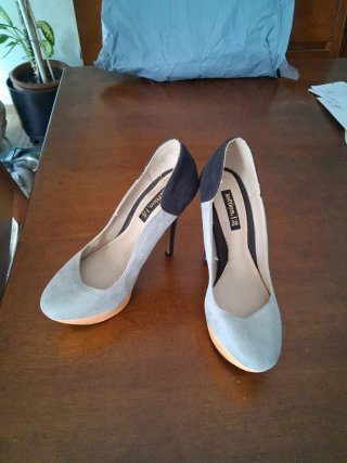 Zapatos de tacón Lefties gris y negro Talla 36