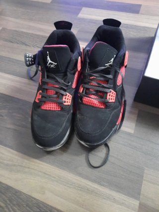 Zapatillas Jordan 4 Negras y Rojas