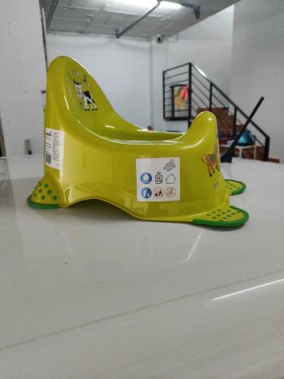 Orinal infantil amarillo con dibujos
