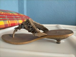Sandalias con adornos de lentejuelas