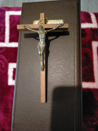 Crucifijo de Madera y Metal