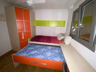 HABITACION JUVENIL CON 2 CAMAS .