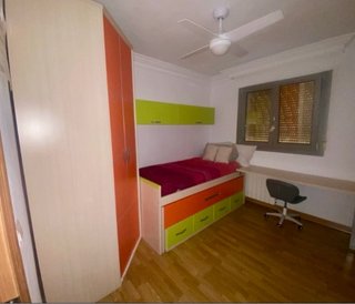 HABITACION JUVENIL CON 2 CAMAS .