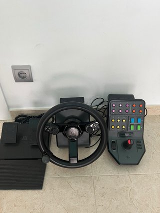 Volante Simulador Logitech con botonera